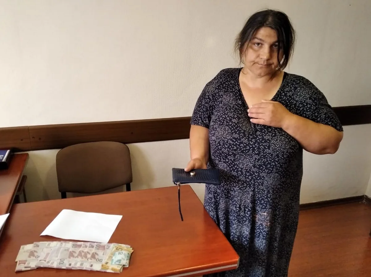 Qusar sakininin pulunu mənimsəyən falçı və əri saxlanılıb, avtomobillərində silah aşkarlanıb