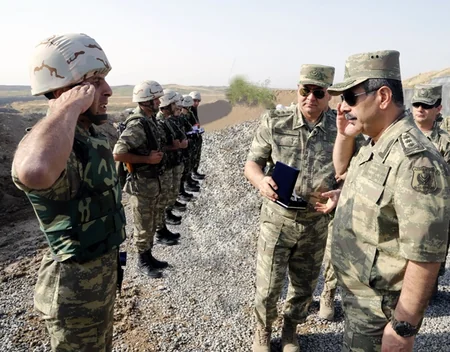 Müdafiə Nazirliyinin rəhbərliyi cəbhə bölgəsində yerləşən hərbi hissələrdə olub