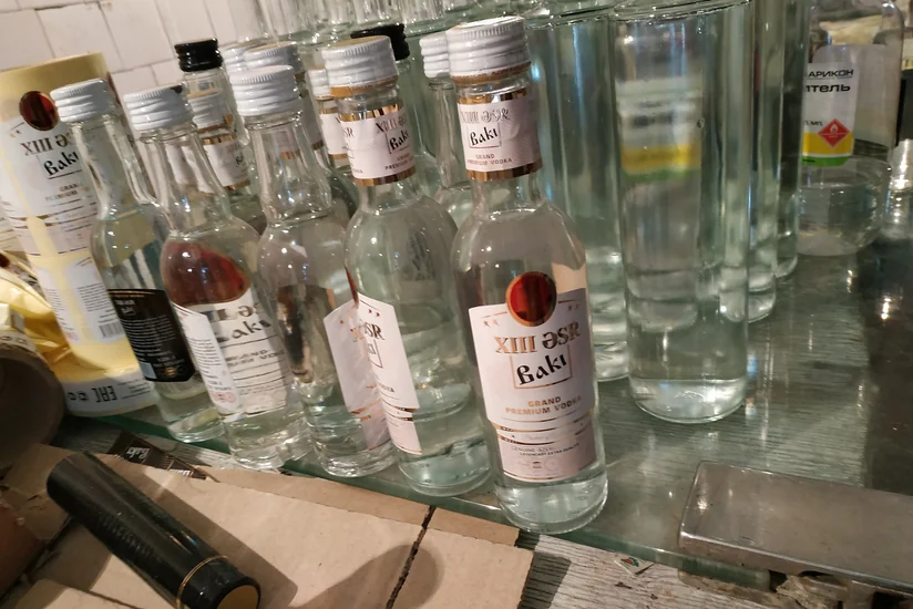 Ağstafada saxta alkoqollu içkilər hazırlayan şəxs həbs edilib