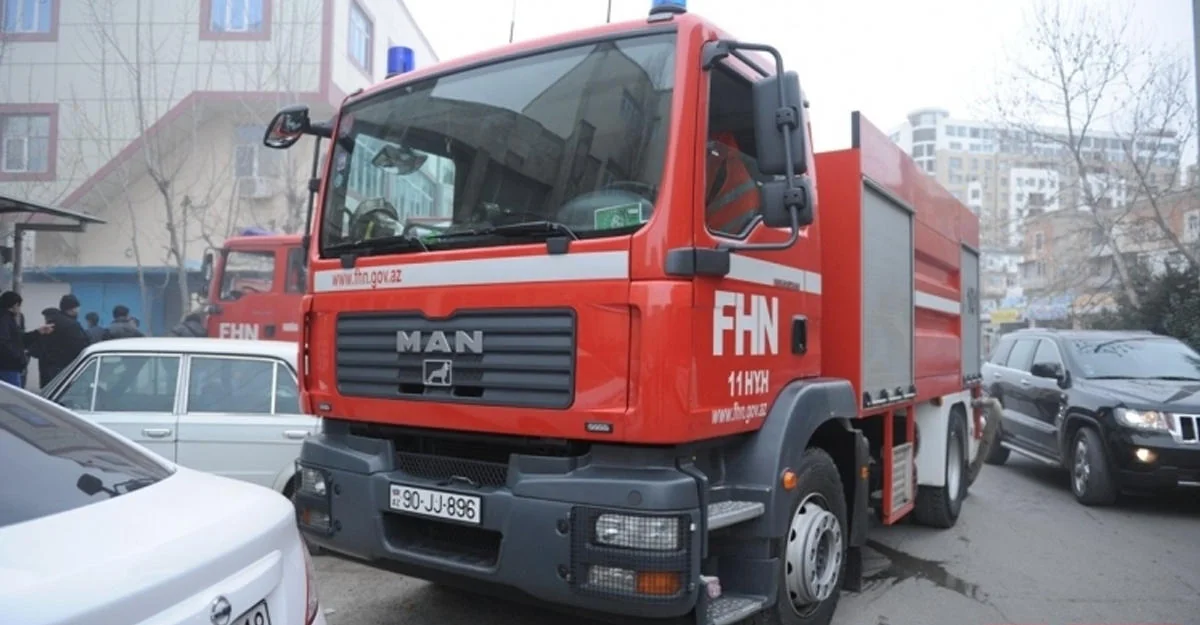 Sabunçuda 3 ev yanıb
