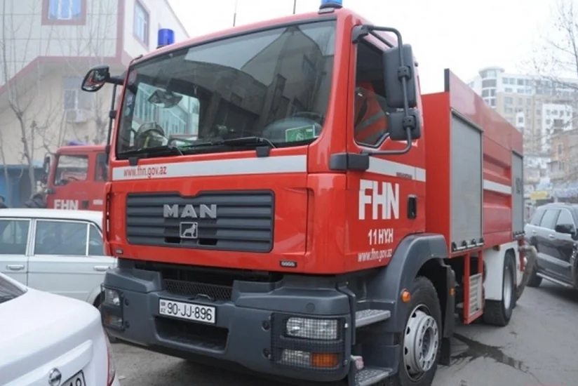 Sabunçuda 3 ev yanıb