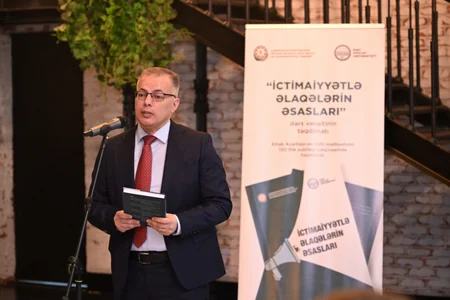 Bakıda “İctimaiyyətlə əlaqələrin əsasları” dərs vəsaitinin təqdimatı keçirilib