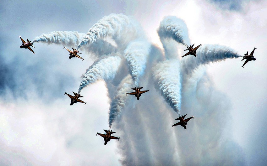 Plane crash during an air show in US