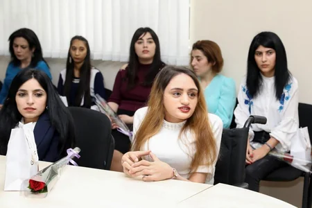 Qadınlar günü münasibətilə Peşə Reabilitasiya Mərkəzindəki xanımlarla görüş olub