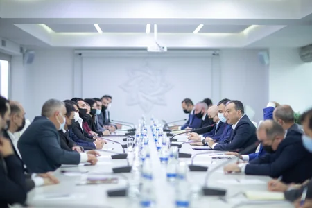 Sahil Babayev boks hakimləri ilə görüşüb