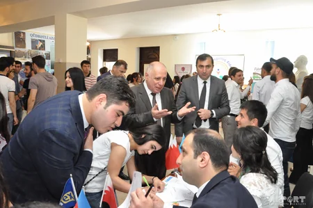 LDU-da məzun yarmarkası keçirilib