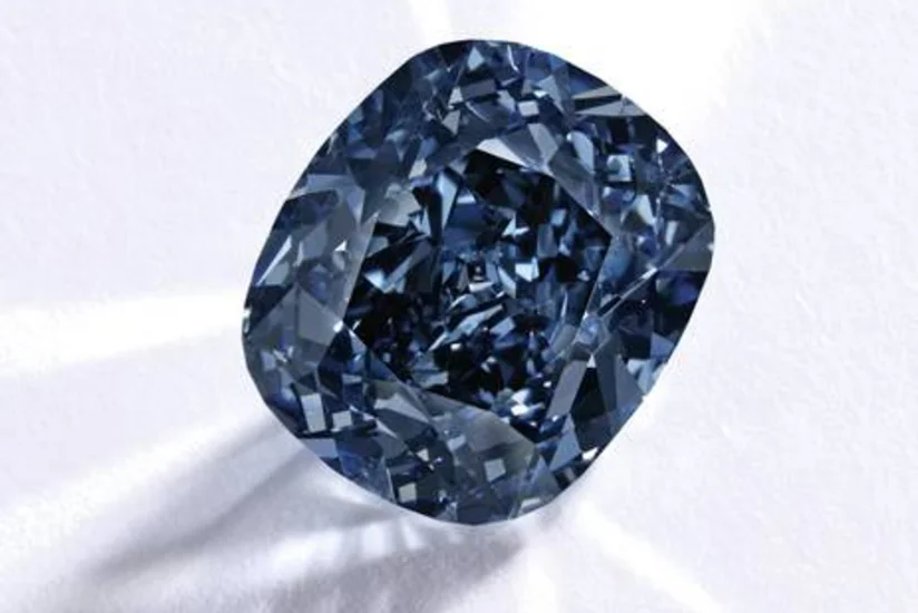 Бриллиант Голубая луна продан на аукционе Sotheby's за рекордную сумму