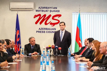 Türkiyənin Azərbaycandakı səfiri jurnalistlərlə görüşüb