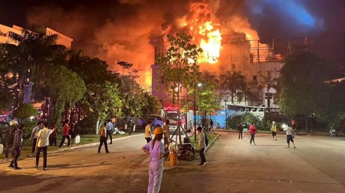 Kambocada hoteldə yanğın zamanı 10 nəfər ölüb, onlarla yaralı var