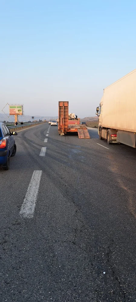 Bakı-Qazax yolunda sərnişin avtobusu yük maşını ilə toqquşub, xəsarət alanlar var