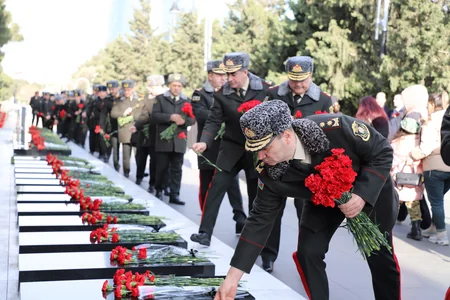 Dövlət Xidmətinin rəhbərliyi Şəhidlər xiyabanını ziyarət edib