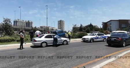 Bakıda qəza  - avtomobil 50 min manatlıq bitkiyə ziyan vurdu - VİDEO