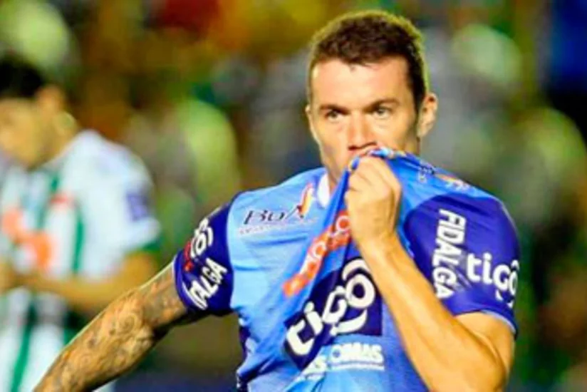 Neftchi transfers its forward to Bolivian club