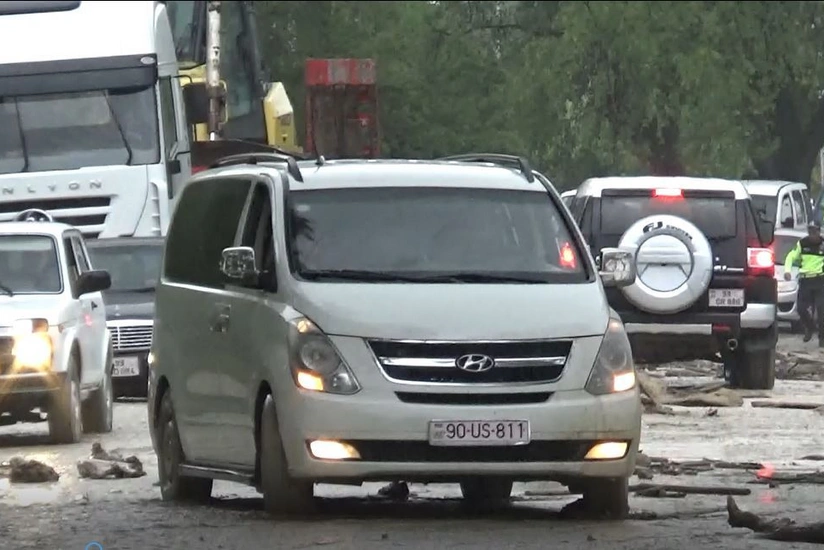 Muğanlı-İsmayıllı yolunda avtomobillər sel səbəbindən yolda qaldı - VİDEO