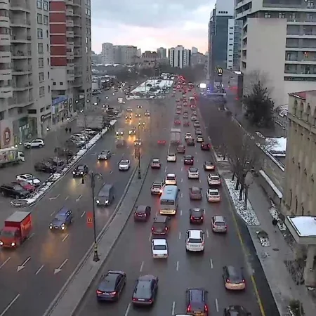 Bakının bir sıra yollarında sıxlıq müşahidə edilir