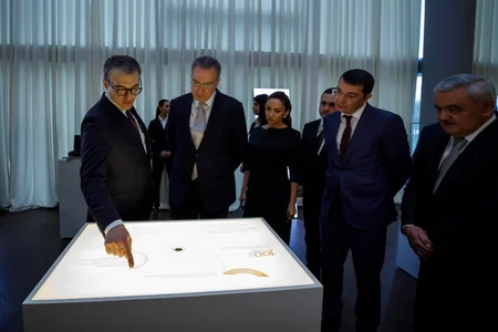 “AzerGold” Heydər Əliyevin 100 illiyinə həsr olunan qızıl sikkə təqdim edib