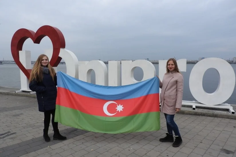 Dövlət Bayrağı Günü münasibətilə Dneprdə aksiya keçirilib