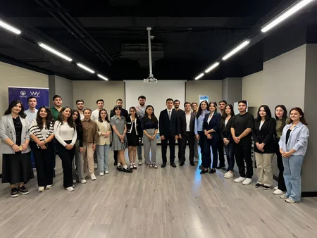 “Digital Diplomatlar” layihəsi: Müxtəlif görüşlərin iştirakçısı olan gənclər Reporta da infotur ediblər
