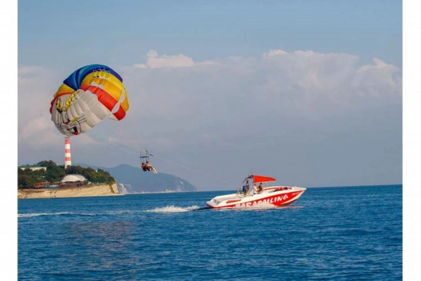 Туристка погибла в Батуми при полете с парашютом