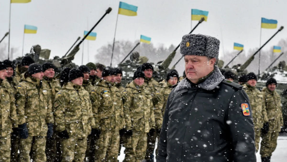 Порошенко заявил, что силовики будут давать врагу по зубам