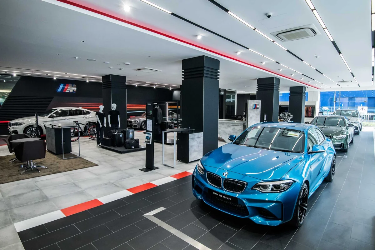 Чистая прибыль BMW упала в 1,7 раза