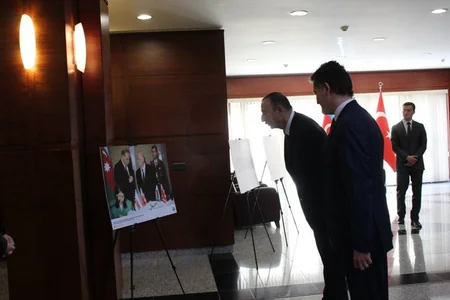 ​Azərbaycan Prezidenti Süleyman Dəmirəlin vəfatı ilə əlaqədar Türkiyə səfirliyində olub