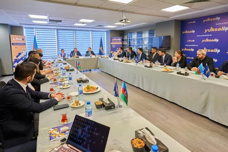 Sahil Babayev ikinci “Yüksəliş” müsabiqəsinin qalibləri ilə görüşüb