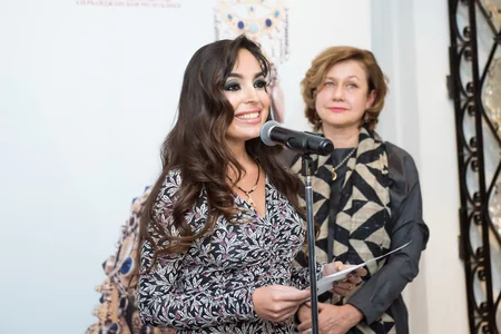 Moskvada Heydər Əliyev Fondunun daha bir layihəsi  Yeddi gözəl sərgisi açılıb - FOTO
