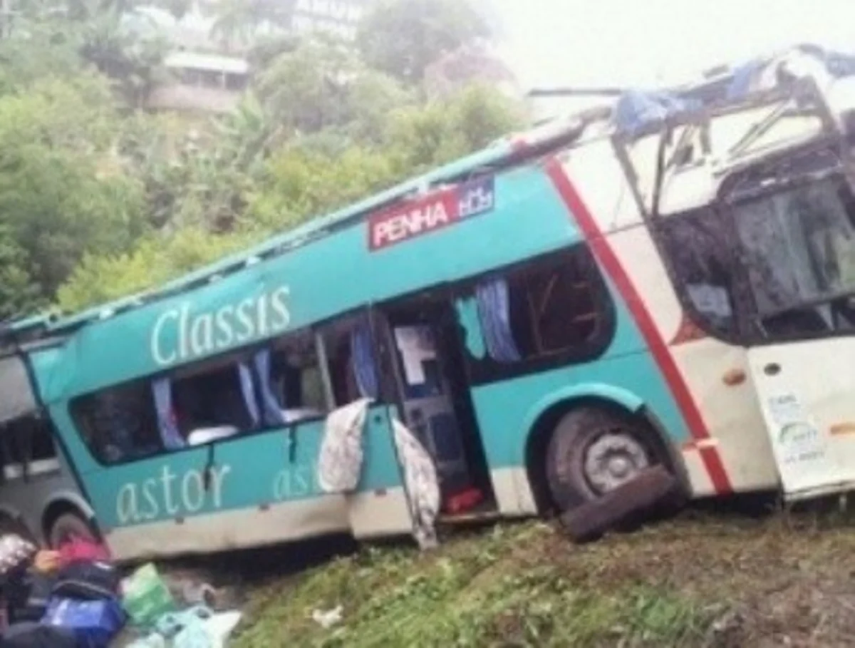 Tailandda avtobusun qəzaya düşməsi nəticəsində 15 nəfər yaralanıb