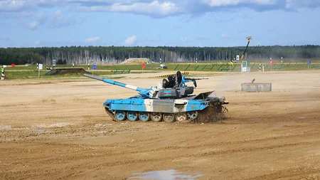 Azerbaijani servicemen start first competition in Tank Biathlon contest