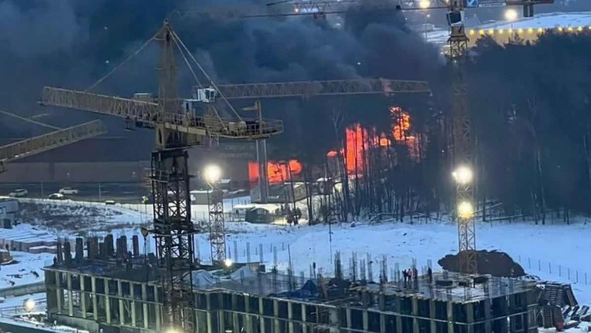 Rusiyada tikinti materialları bazarı yanır, bir nəfər yaralanıb