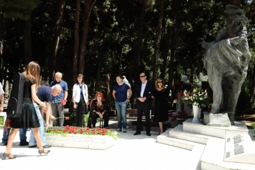 ​Azərbaycanın görkəmli sənətkarı Rəşid Behbudov yad edilib