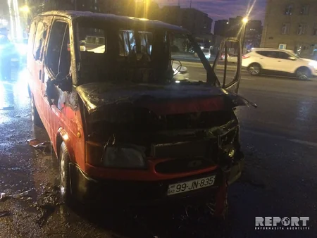 Перед Верховным судом сгорел микроавтобус