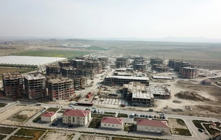 Prezident məcburi köçkünlər üçün binalarda tikinti işlərinin gedişi ilə tanış olub - YENİLƏNİB
