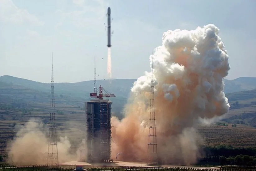 ​İran Ordusu yeni qanadlı raketini təqdim edib