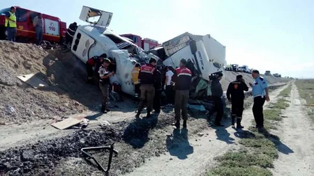 В двух ДТП в Турции погибли 13, ранены 11 человек - ВИДЕО