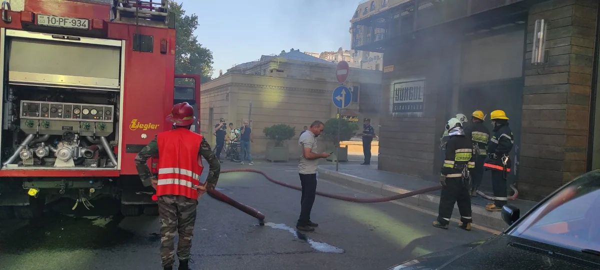 Bakıda Yüngül cinayətlər restoranında yanğın olub - YENİLƏNİB