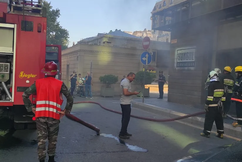 В Баку в ресторане Легкие преступления произошел пожар