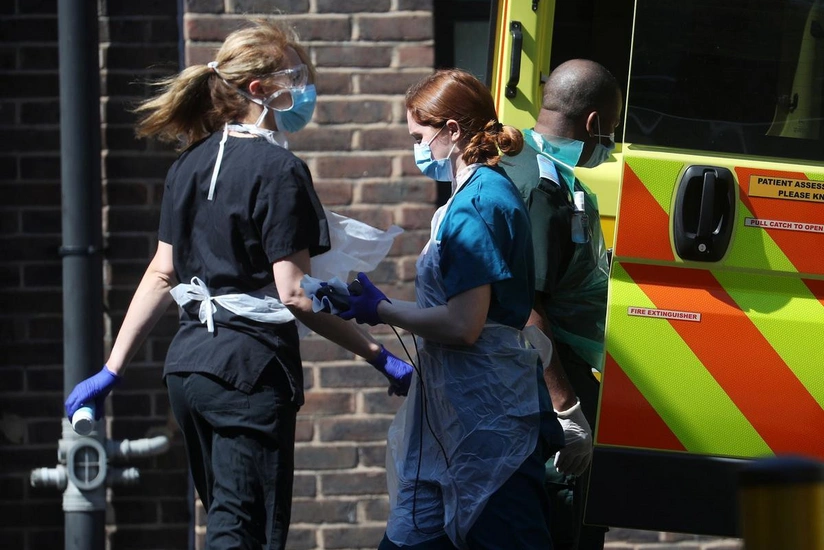 Britaniyada COVID-19-dan ölənlərin sayı 38,3 mini ötdü