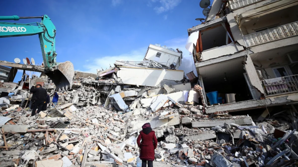 $150,000 found in Türkiye under rubble of residential building