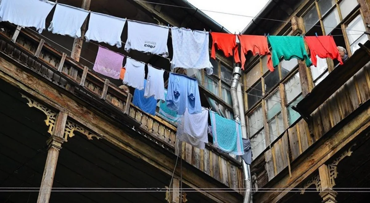 Bakıda eyvandakı zivələrdən geyim əşyaları oğurlanıb