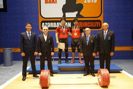 Ağır atletika üzrə gənclər arasında Azərbaycan birinciliyi başa çatıb  - FOTO