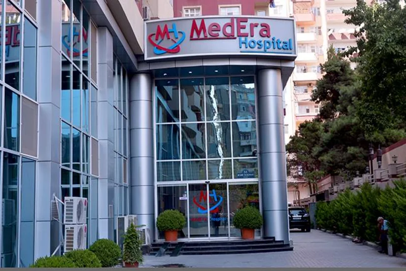 Работающий мастером в одной из известных столичных клиник мужчина получил тяжелую травму при падении