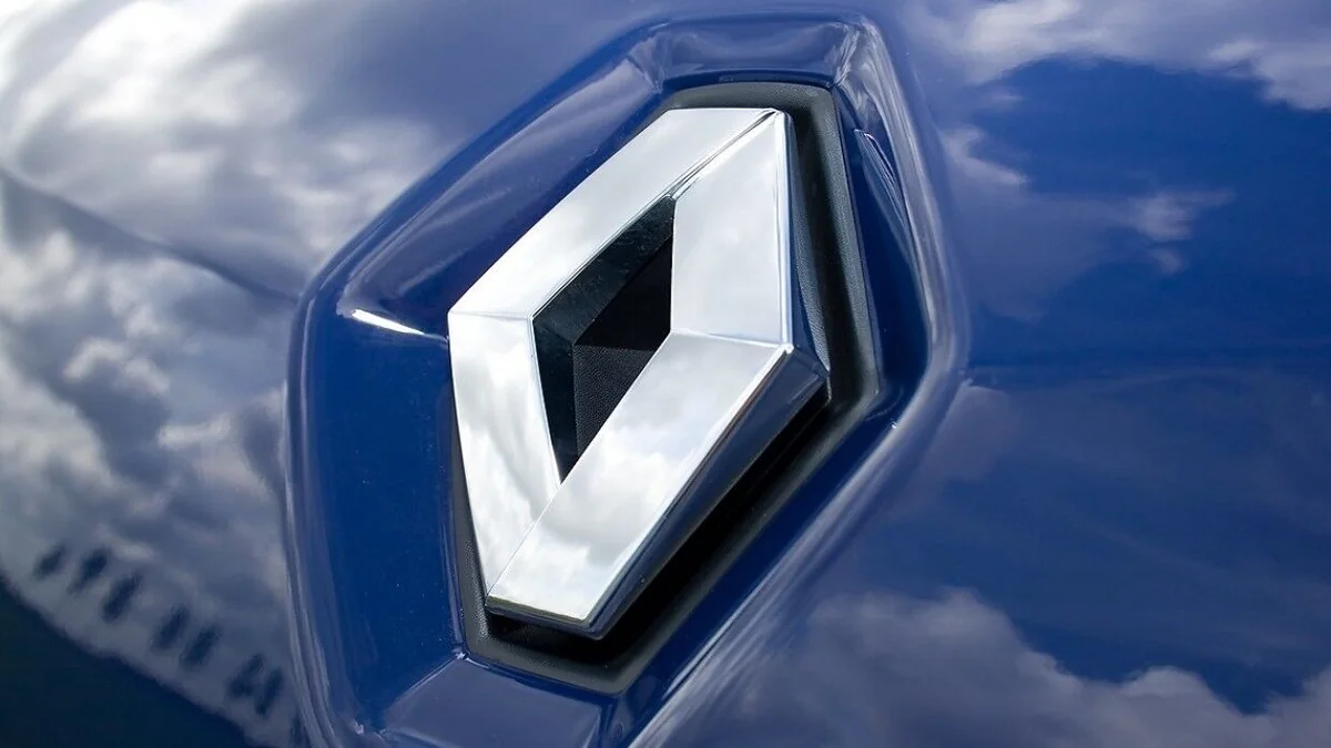 Скорость новых автомобилей Renault ограничили для безопасности