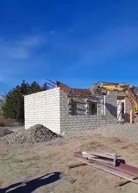 Göygöl və Şəmkirdə qanunsuz tikililər sökülüb