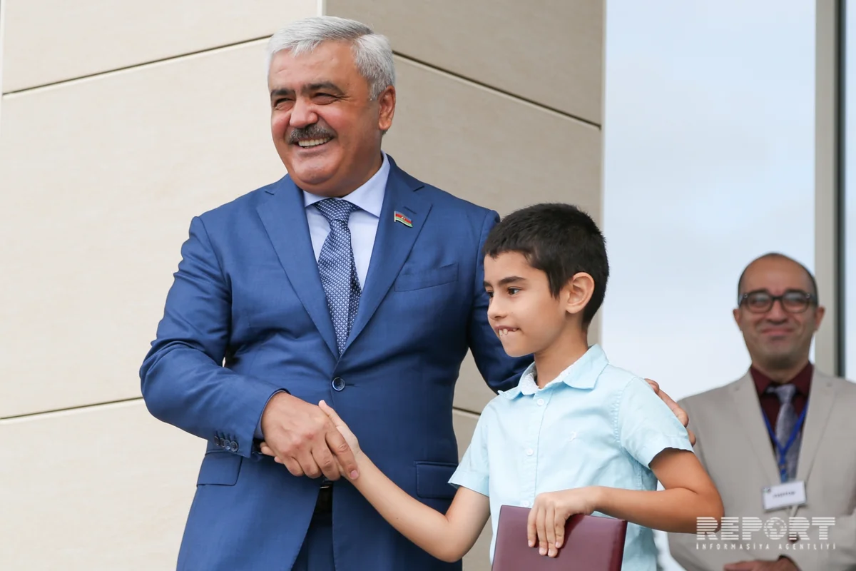SOCAR President awards BTEC students the certificates for scholarships
