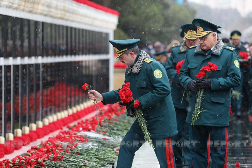 DSX rəhbərliyi Şəhidlər xiyabanını ziyarət edib