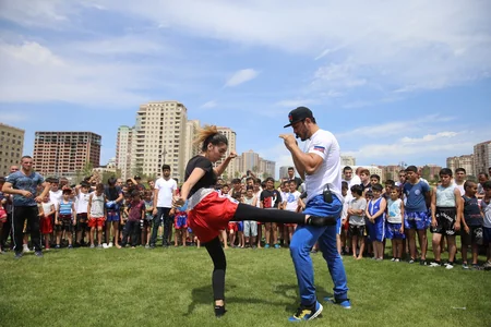 Zabit Səmədov Heydər Əliyev Mərkəzinin parkında master klass keçib