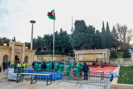 Şəhidlər xiyabanında 20 Yanvar faciəsinin ildönümü ilə bağlı hazırlıq işlərinə başlanılıb