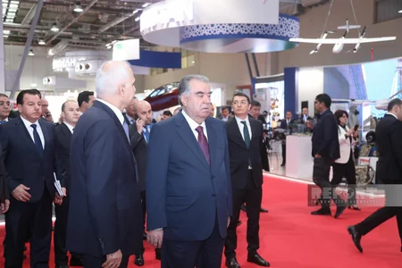 Tacikistan Prezidenti SPECA sərgisini ziyarət edib